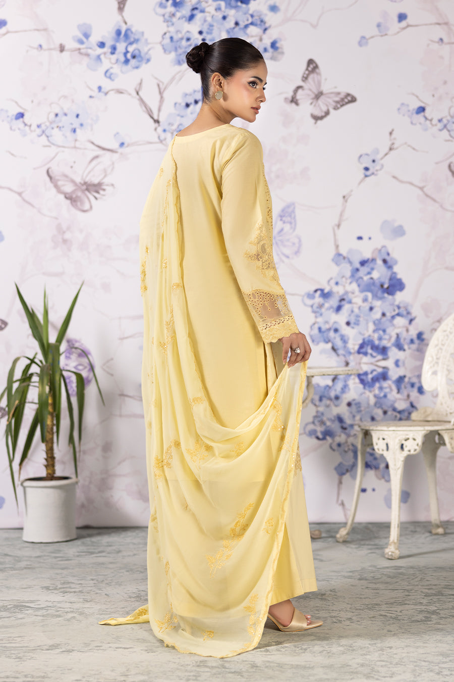 Amber- Luxury Pret (3PC)