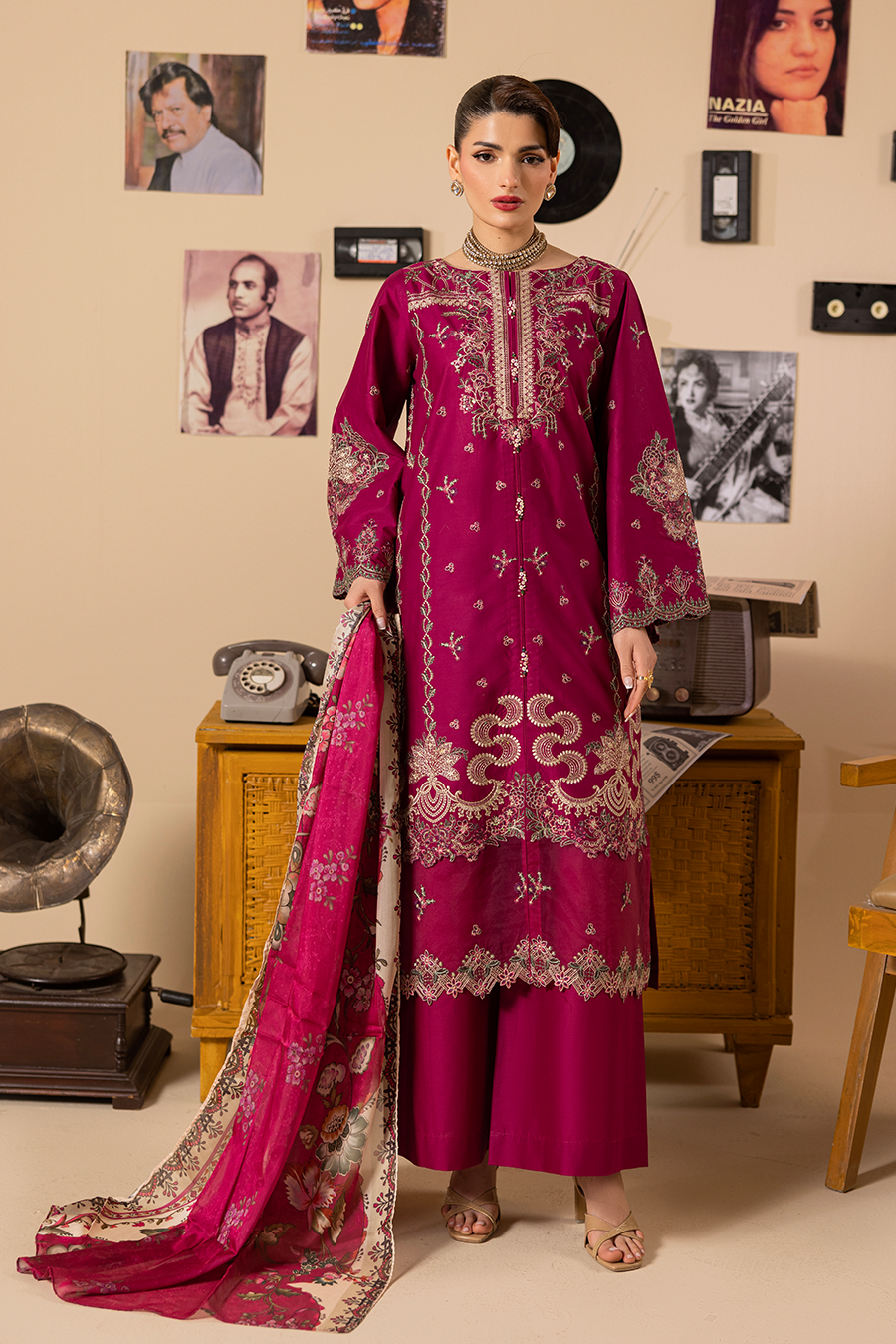Victoria Emb -3PC - Zeenat Pret